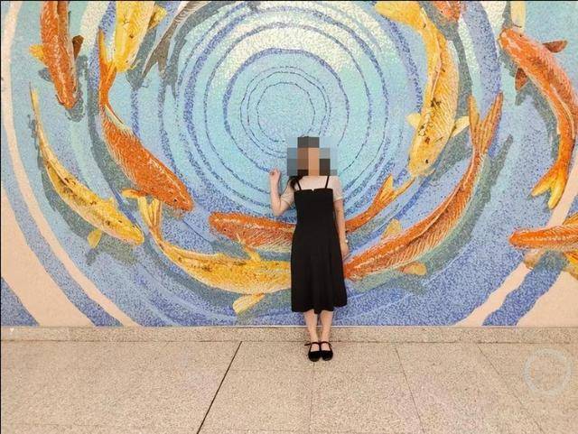 陕西一女教师回家途中8秒内先后被两车撞倒,被后车拖行5.9公里后身亡