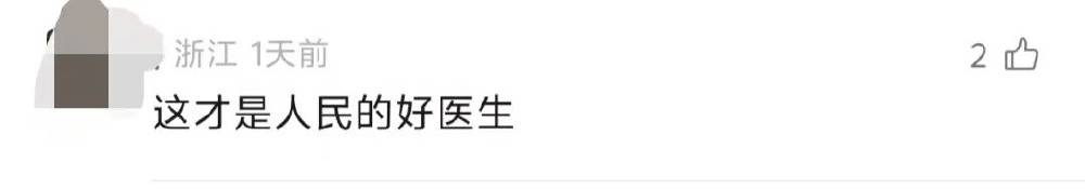 医者仁心具象化!患者千里求医没挂上号,重庆医生蹲在走廊为其讲解病情
