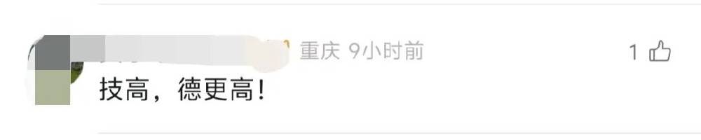 医者仁心具象化!患者千里求医没挂上号,重庆医生蹲在走廊为其讲解病情